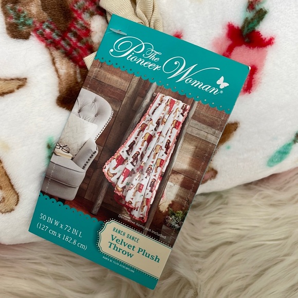 The Pioneer Woman Ranch Dance Throw Blanket - Picture 2 of 5